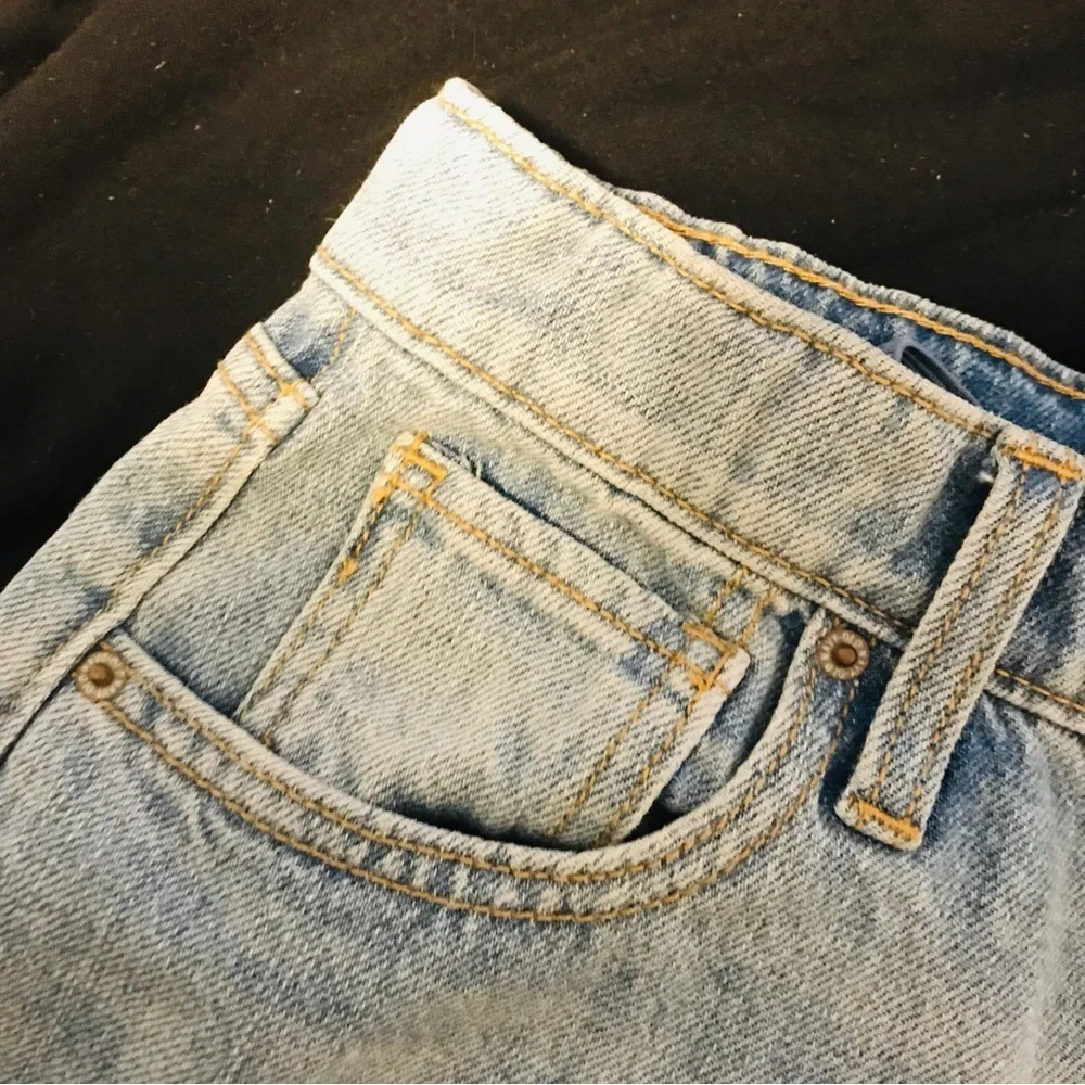 Old Navy High Rise Slouchy Straight Light Wash Distressed Jeans Girl’s size 12